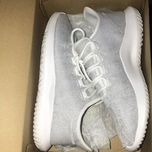 Women adidas tubular shadows😍